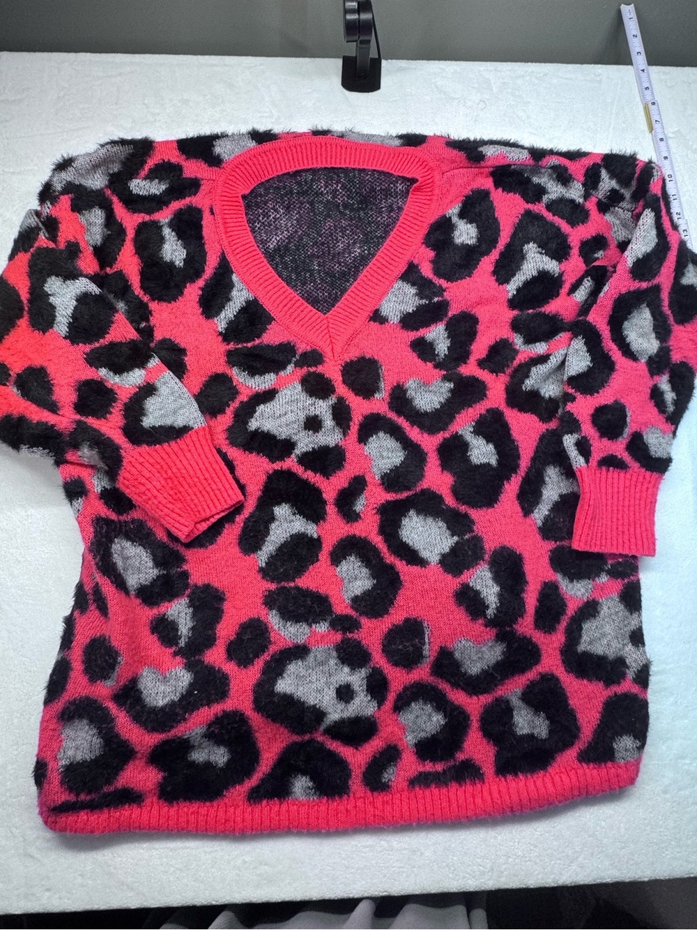 Torrid Neon Pink Leopard Print Fuzzy Sweater Size 3 Soft Eyelash Knit V-Neck - Picture 3 of 7